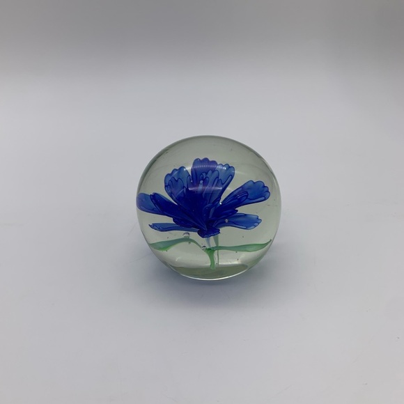Beautiful Cobalt Blue & White Peony Handblown Art Glass Vintage Paperweight - Picture 2 of 9